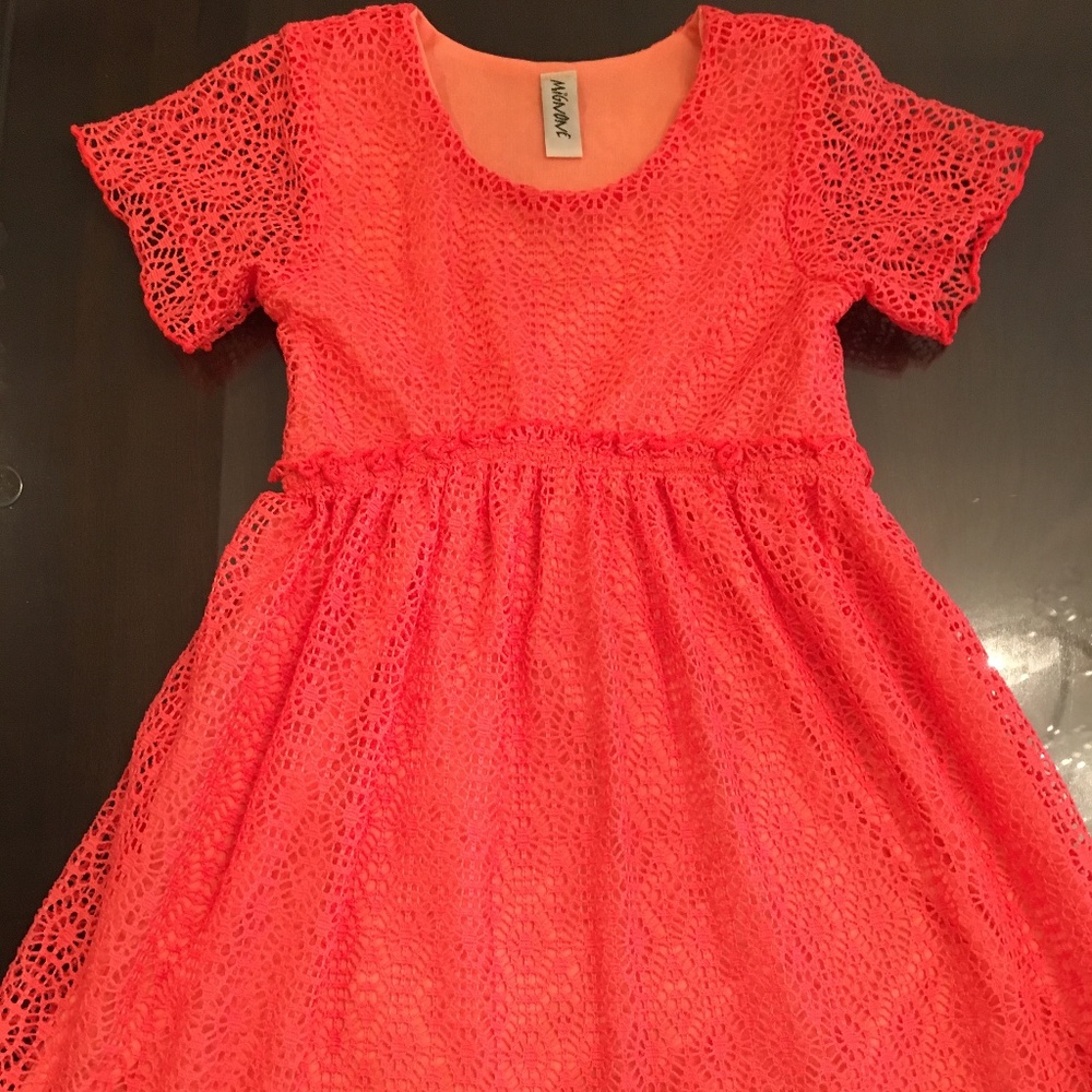 Mignone Girls Dress Size 5 Lace and Lined dress Great condition